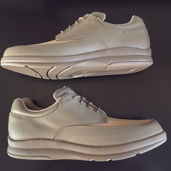 P.W. Minor Women's Pleasure Lace-Up Flat - Picture 8 of 10